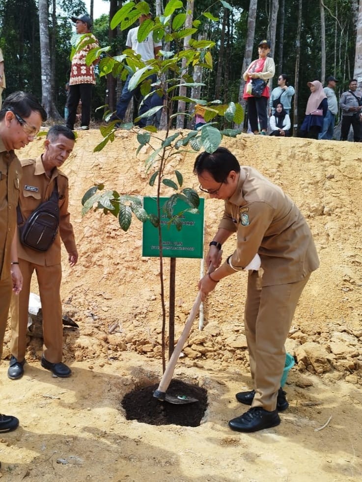 Kadisbunak wakili Gubernur Kalbar hadiri peresmian Kebun Raya Sambas